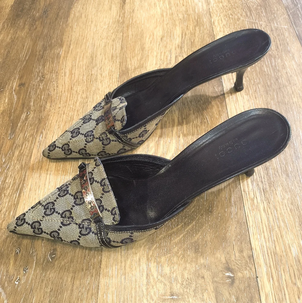 Gucci - Vintage Monogram Printed Mules - Size 9B - Excellent Price Limited Time - Picture 4 of 17